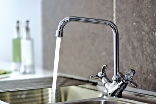 Смеситель для кухонной мойки Rossinka Q02-72